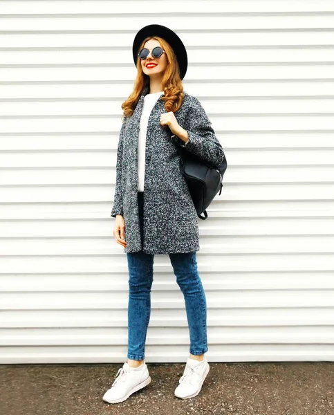 Fashion Full Length Woman Gray Coat Black Hat Posing White — Stok Foto