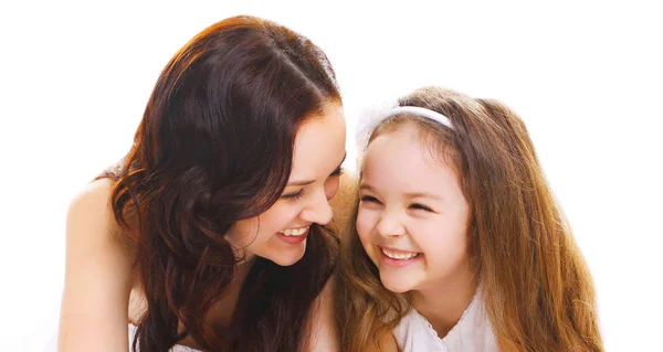 Portrait close-up heureuse mère souriante avec son petit enfant dau — Photo