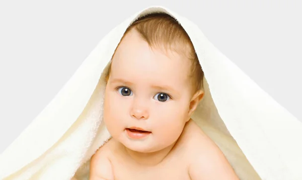 Portrait close-up cute baby under towel on background — Stock Photo, Image