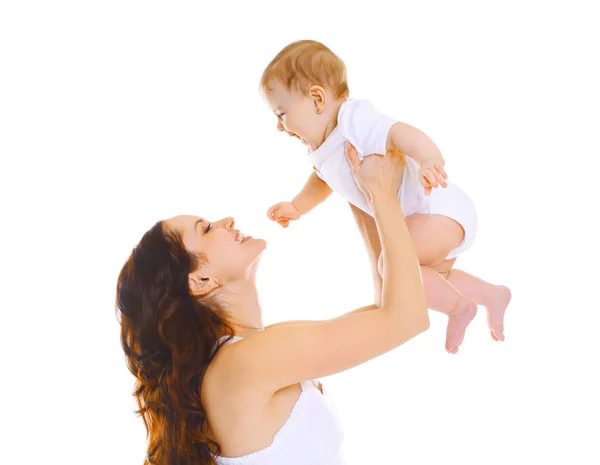 Feliz sonriente madre y bebé tener divertido juntos aislado en wh — Foto de Stock