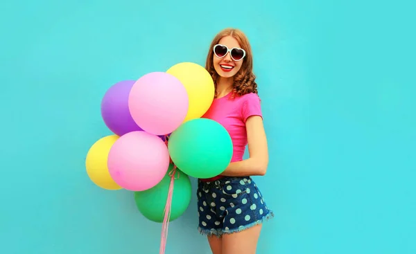 Glad Leende Ung Kvinna Med Massor Ballonger Har Kul Bär — Stockfoto