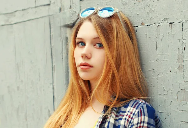 Close Portrait Blonde Teenager Girl Looking Camera — Stock Photo, Image