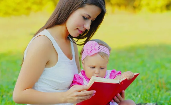 Close Portrait Mother Baby Reading Book Sitting Together Grass Outdoors — Stock Photo, Image