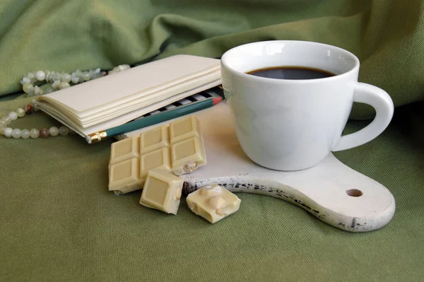 White Cup Fresh Coffee White Bar Chocolate Whole Hazelnuts Breakfast — Stock Photo, Image