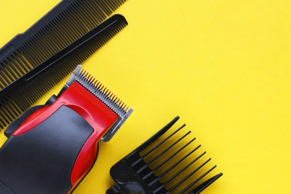 Hairdressers Tool Hair Clipper Close Yellow Background Nozzles Different Sizes — Stock Photo, Image