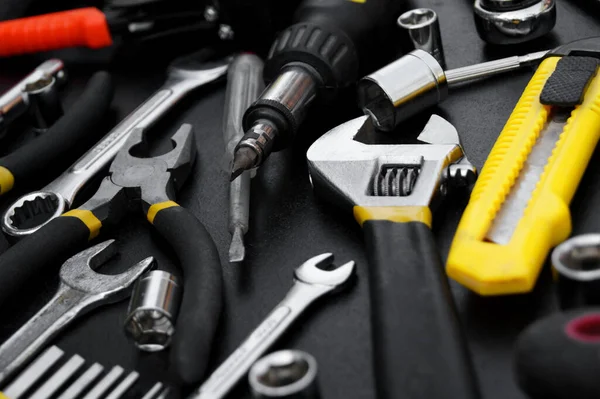 Viele Verschiedene Werkzeuge Für Reparaturarbeiten Auf Schwarzem Hintergrund Reparatur Und — Stockfoto
