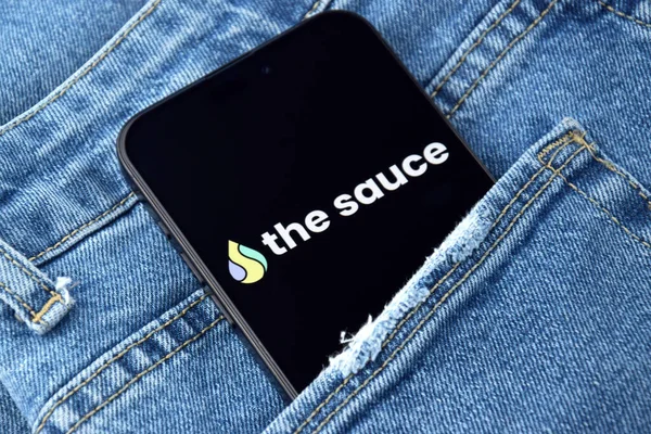 KHARKIV, UKRAINE - 12 Haziran 2024: Akıllı telefon ekranında Sause randevu uygulaması. Randevu ve aile kavramı.