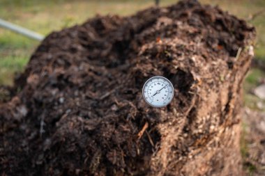 Avustralya 'da gübre yığınları, Tazmanya Avustralya' da dönen organik termofilik gübre. 