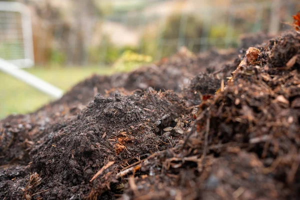 Avustralya 'da gübre yığınları, Tazmanya Avustralya' da dönen organik termofilik gübre. 
