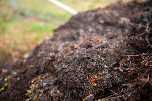 Avustralya 'da gübre yığınları, Tazmanya Avustralya' da dönen organik termofilik gübre. 