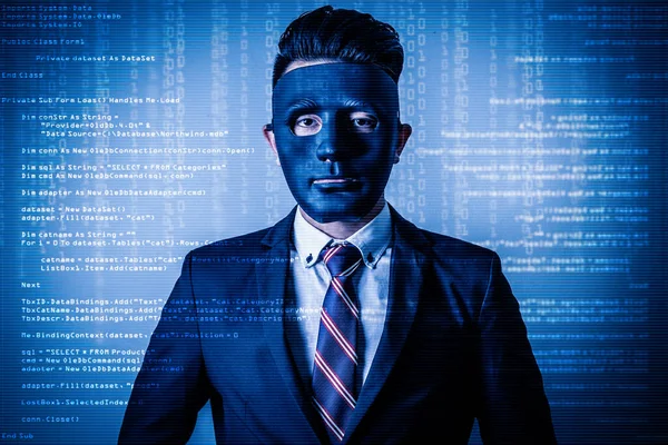 黑客的抽象形象穿着套装站在二进制代码后面 网络攻击 恶意软件 非法和网络安全的概念 — 图库照片