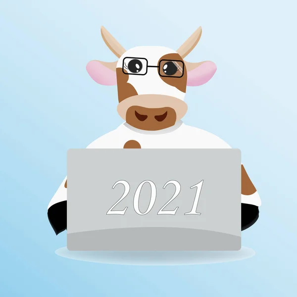 一只戴着眼镜的集中公牛坐在电脑前 笔记本电脑前 2021年笔记本电脑上的题词 工作概念 矢量说明 — 图库矢量图片