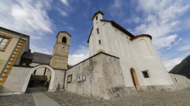 Mustair, İsviçre - 30 Ekim 2014: Karolina sanatının son derece iyi korunmuş mirasına sahip St. John Benedictine Manastırı UNESCO Dünya Mirası.