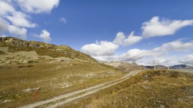 Bernina, İsviçre - 2 Ekim 2014: The Bernina Pass (el. 2.328 m), Graubunden kantonunda, Engadin Vadisi 'ndeki St.Moritz' i Val Poschiavo ve İtalya 'ya bağlayan bir dağ geçididir..