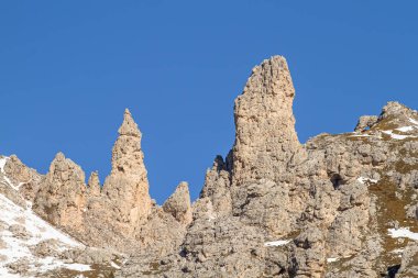 Selva di Val Gardena, İtalya - 27 Ekim 2014: Dolomitler İtalya 'nın kuzeydoğusunda yer alan Güney Tyrol' da bulunan özel jeolojik formların oluşturduğu bir sıradağdır. Kayak ve kaya tırmanışıyla tanınır..