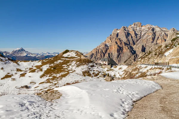 バルパローラ峠 イタリア 2014年10月27日 バルパローラは2168Mの高さにあります イタリアのベルーノ州のドロミテ山脈の高い峠です — ストック写真