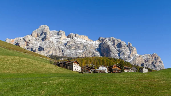 カルフォッシュ イタリア 2014年10月27日 カルフォッシュは バディアの恒久的な住民を持つ最高の村です1 645メートル — ストック写真