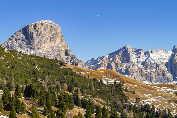 セルヴァ ヴァル ガーデナ イタリア 2014年10月27日 ドロマイトは イタリア北東部の南チロルにある特別な地質学的形態の山の範囲です スキー ロッククライミングで知られている — ストック写真