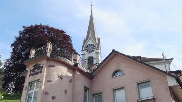 Χρηστησ Ελβετια Μαΐου 2020 Καμπαναριό Της Προτεσταντικής Εκκλησίας Στο Uster — Αρχείο Βίντεο