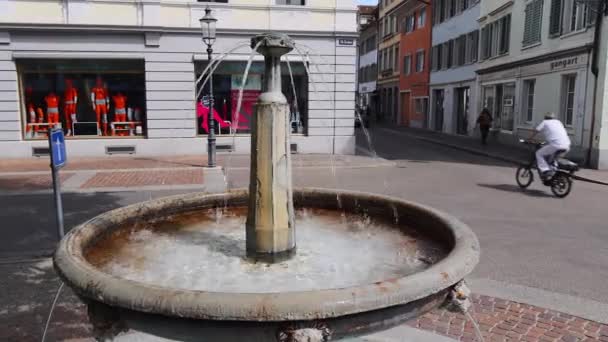 Winterthur Ελβετία Μαΐου 2020 Ένα Συντριβάνι Στην Παλιά Πόλη Του — Αρχείο Βίντεο