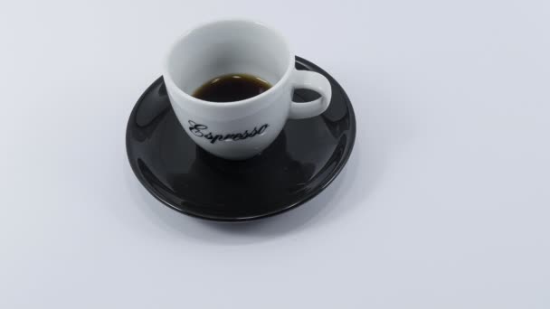 Zurigo Svizzera Giugno 2020 Tazza Caffè Bianco Sulla Base Nera — Video Stock