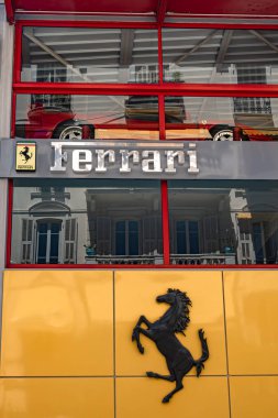 Monte Carlo, Monako - 4 Temmuz 2020: Ferrari spor araba tamirhanesi