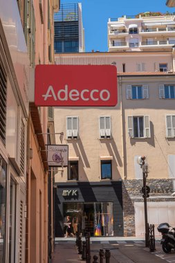 Monte Carlo, Monako - 4 Temmuz 2020: Monte Carlo 'da Adecco geçici çalışma ajansı
