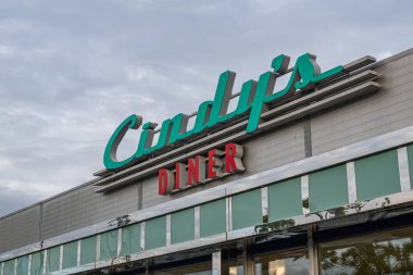 Deitingen, İsviçre - 10 Temmuz 2020: Cindy İsviçre 'deki bir Amerikan fast food restoranının tipik ambiyansını sürdürmektedir..
