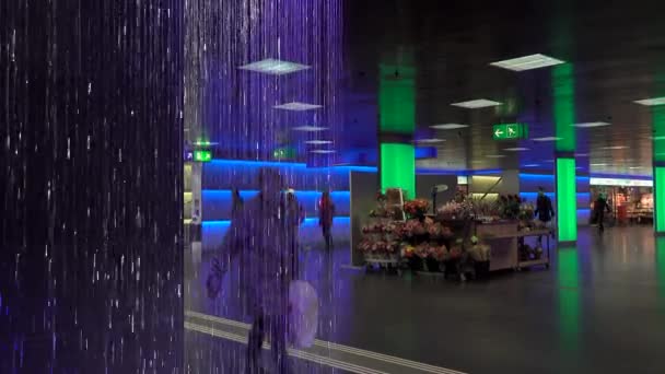 Zürich Schweiz November 2019 Violett Grün Beleuchtete Brunnengestaltung Der Unterirdischen — Stockvideo