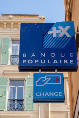 Menton, Fransa - 2 Temmuz 2020: Groupe Banque Populaire, Fransa 'nın en üst düzey bankalarından biri..