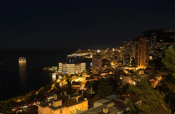 Monte Carlo, Monako - 3 Temmuz 2020: Monako Prensliğinin Gece Fotoğrafı