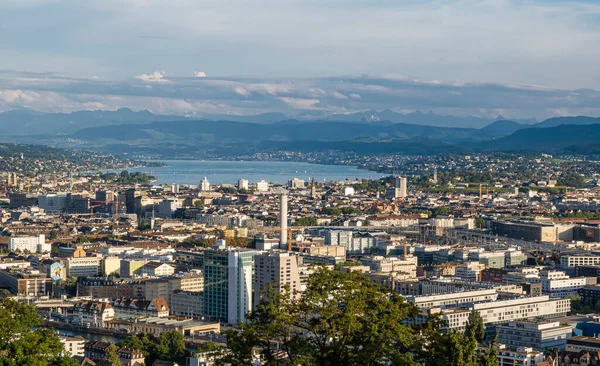 瑞士苏黎世 2020年7月26日 苏黎世是瑞士最大的城市 它位于瑞士中北部苏黎世湖的西北端 — 图库照片
