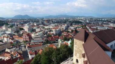 Ljubljana, Slovenya - 10 Ağustos 2020: Avrupa Cumhuriyeti 'nin başkenti Ljubljana' nın zaman aşımı