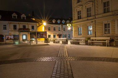 Kamnik, Slovenya - 2 Ağustos 2020: Slovenya Cumhuriyeti 'nin Steiner Alpleri' nin güneyinde yer alan eski Kamnik kasabası. Şehir merkezi başkente 24 kilometre uzaklıktadır.