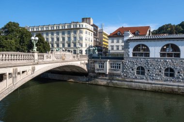 Ljubljana, Slovenya - 13 Ağustos 2020: Ljubljana 'daki Ejderha Köprüsü