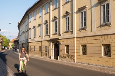 Ljubljana, Slovenya - 13 Ağustos 2020: Ljubljana İlahiyat Fakültesi, Ljubljana Üniversitesi 'nin Poljanska ulica' daki Alojzijevisce binasında bulunan bir fakülte.