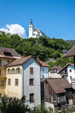 Rigolato, İtalya - 30 Temmuz 2020: Rigolato İtalya 'nın Udine ilinde 400 yerleşimci ile geleneksel bir komün.