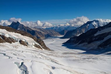 Jungfraujoch, İsviçre - 30 Eylül 2011: Jungfraujoch dağındaki Buzul Vadisi