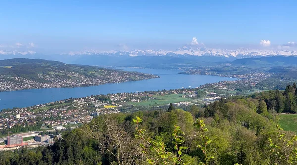 チューリッヒ スイス 2019年5月1日 ユーティルブルグ丘からのチューリッヒ湖のパノラマビュー — ストック写真