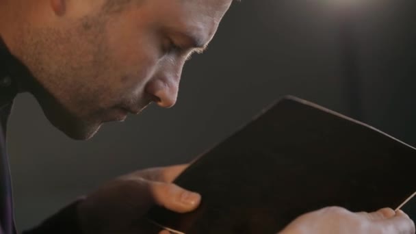 The process of manufacturing a leather wallet handmade. A person applies a softening cream to the leather. Scrupulously watching whether everything is done well. — Stock Video