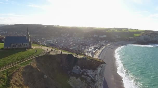 Légi felvétel a város Etretat, Normandia, Franciaország, 4K December 2016 — Stock videók