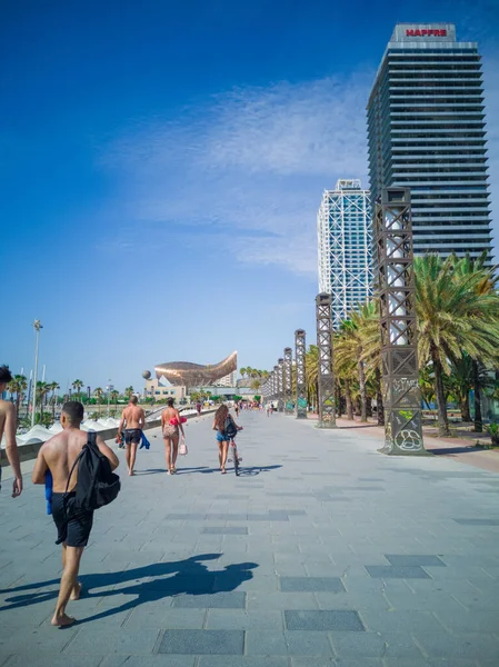 Barcelona España Mayo 2020 Caminando Haciendo Deporte Puerto Olímpico Barcelona — Foto de Stock