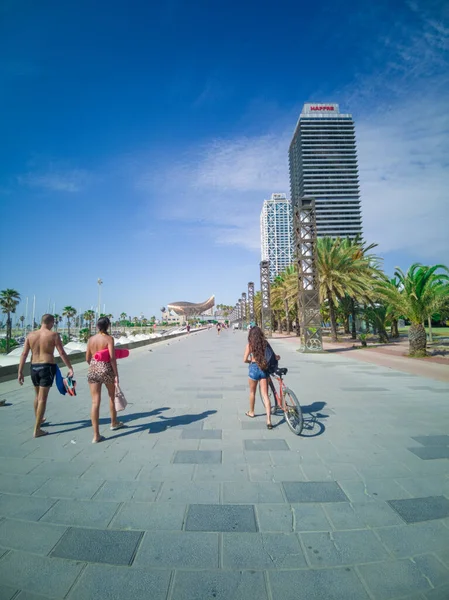 Barcelona España Mayo 2020 Caminando Haciendo Deporte Puerto Olímpico Barcelona — Foto de Stock