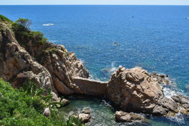 Costa Brava 'da küçük doğal havuz