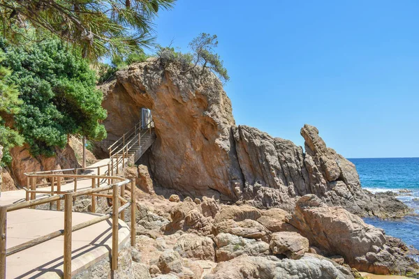 Path Mediterranean Sea Big Rocks Next Coast Nature — Stock Photo, Image