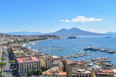Mergellina, Vesuvius ve Napoli kıyıları yukarıdan görüldü.