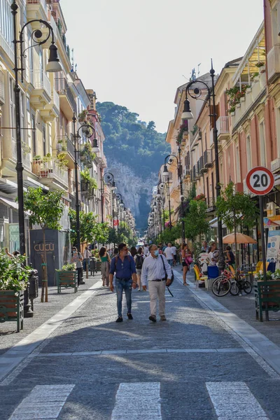 Sorrento Italia 2020 Personas Caminando Por Las Calles Sorrento Durante — Foto de Stock