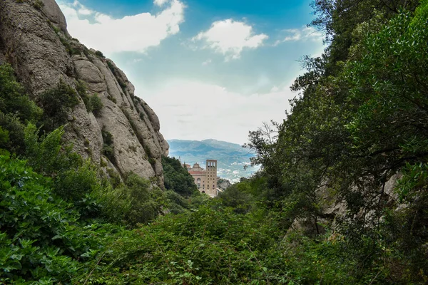 Poziome Zdjęcie Zrobione Góry Montserrat Gdzie Można Zobaczyć Miasto Poniżej — Zdjęcie stockowe