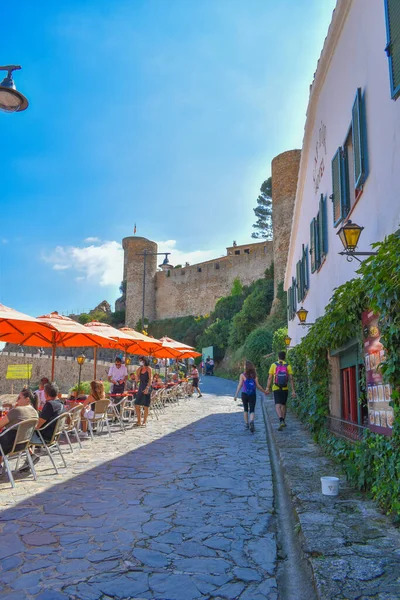 Tossa Mar Girona Spain 2020 중세성 레스토랑에서 식사하는 사람들 — 스톡 사진