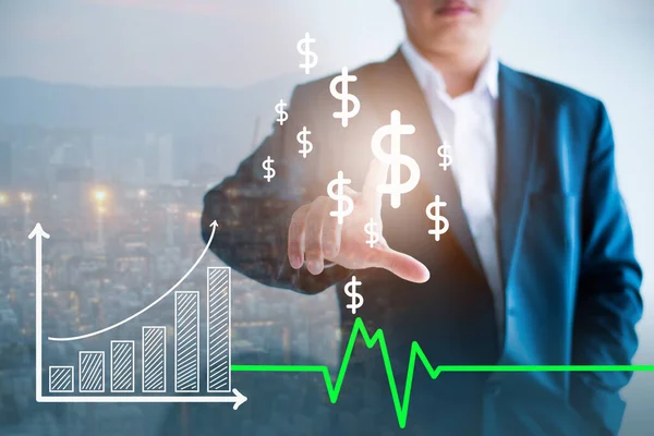 İşadamı mali sembolü işaret eden dolar grafiği finansal başarıyı gösteren oklar gösteriyor